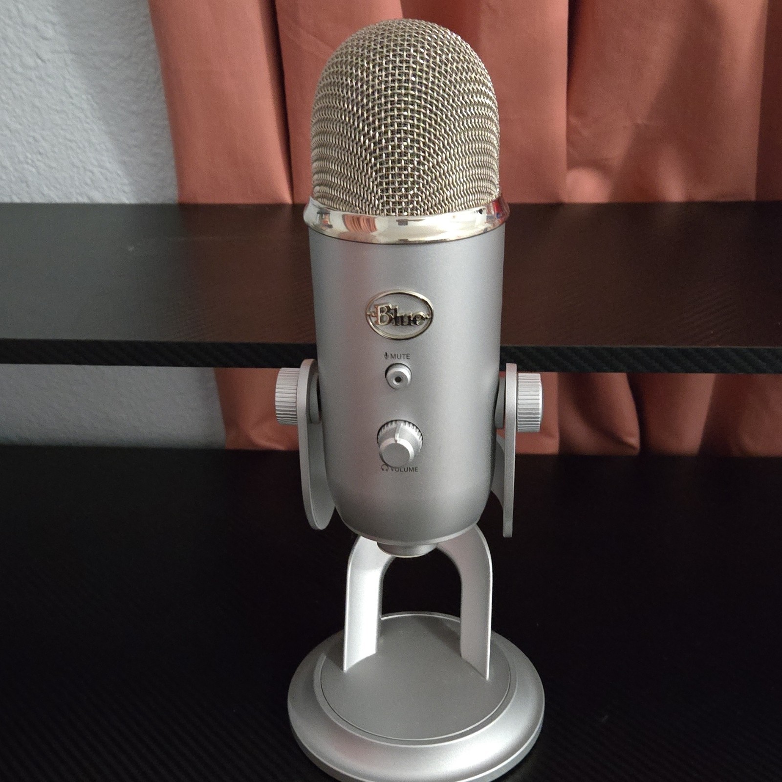 Blue Yeti USB Wired Desktop Condenser Microphone Silver Stand Mute Gain