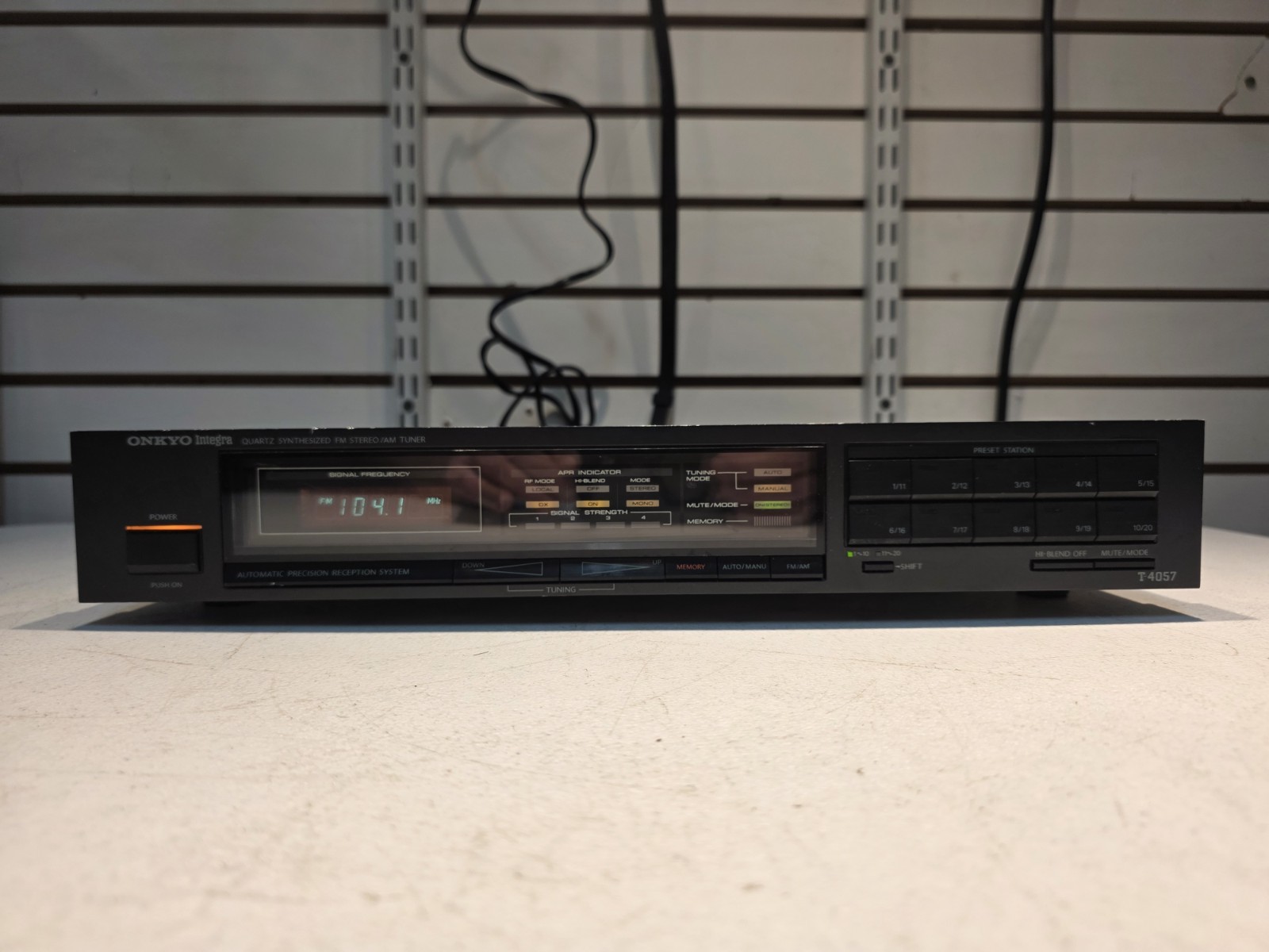 Onkyo Integra T-4057 Quartz Synthesized FM Stereo / AM Tuner TESTED & WORKING