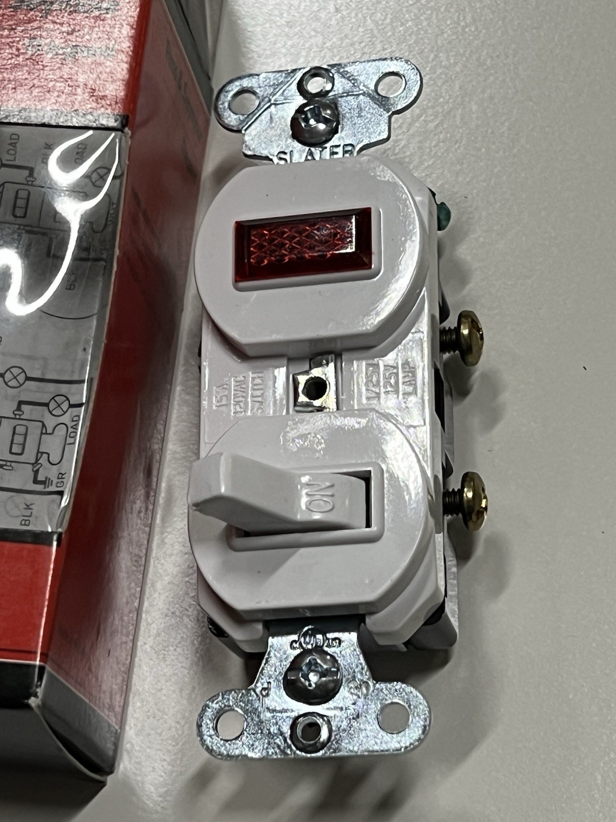 Pass & Seymour Legrand 692-WGCC6 White Toggle Switch & Pilot Light