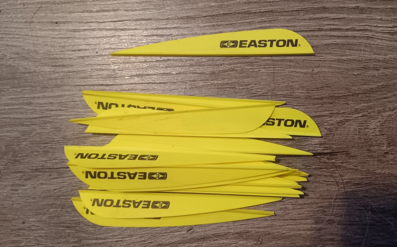 Easton 4 Inch Plastic Archer Vanes Yellow Pack of 18 Free Shipping