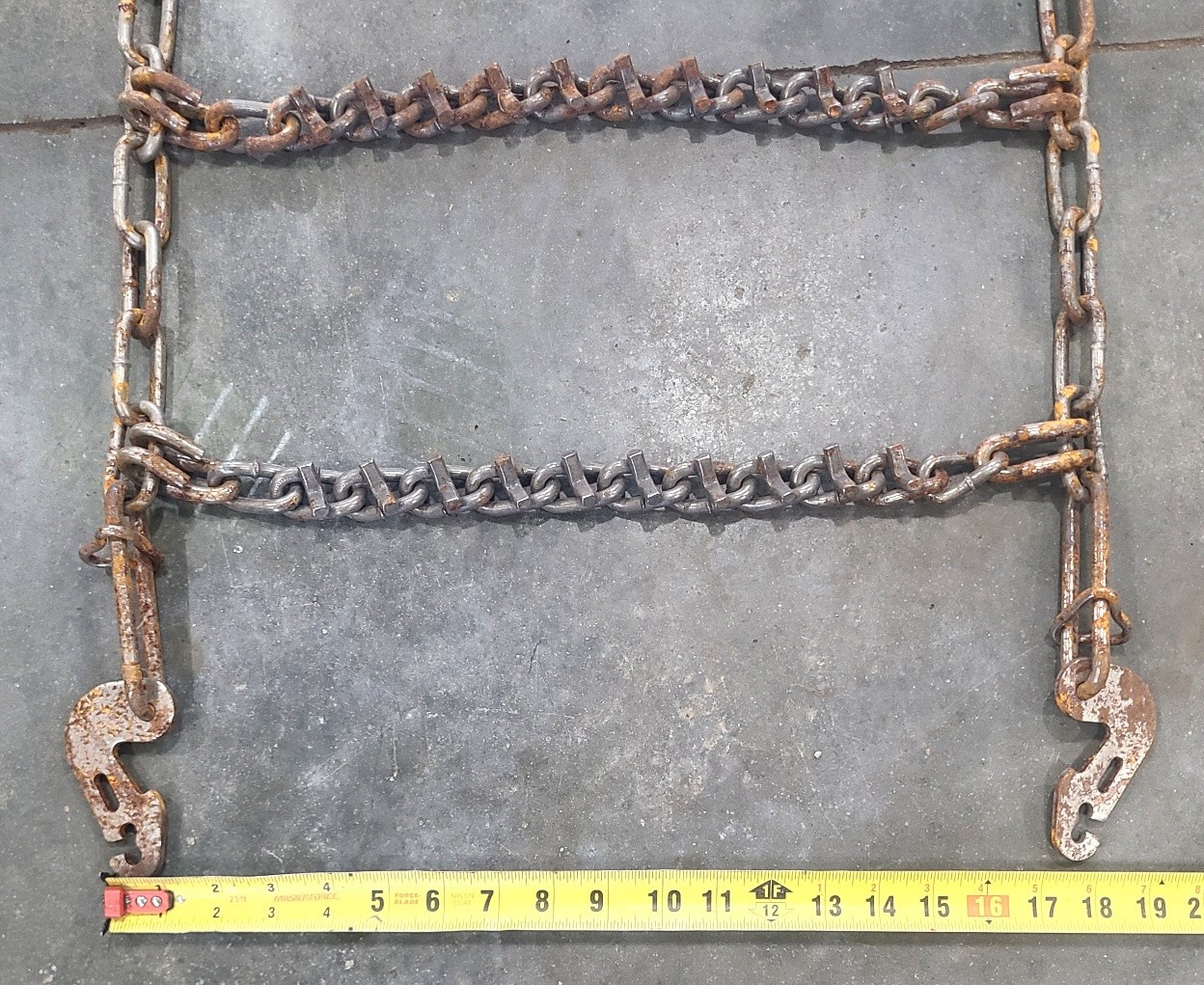 10.00 x 15 ? Tire Chains 4 Link V-Bar ***CHECK SIZE***