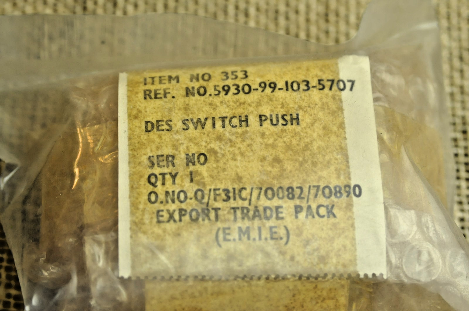 Push button, single pole. from Bundeswehr stocks.