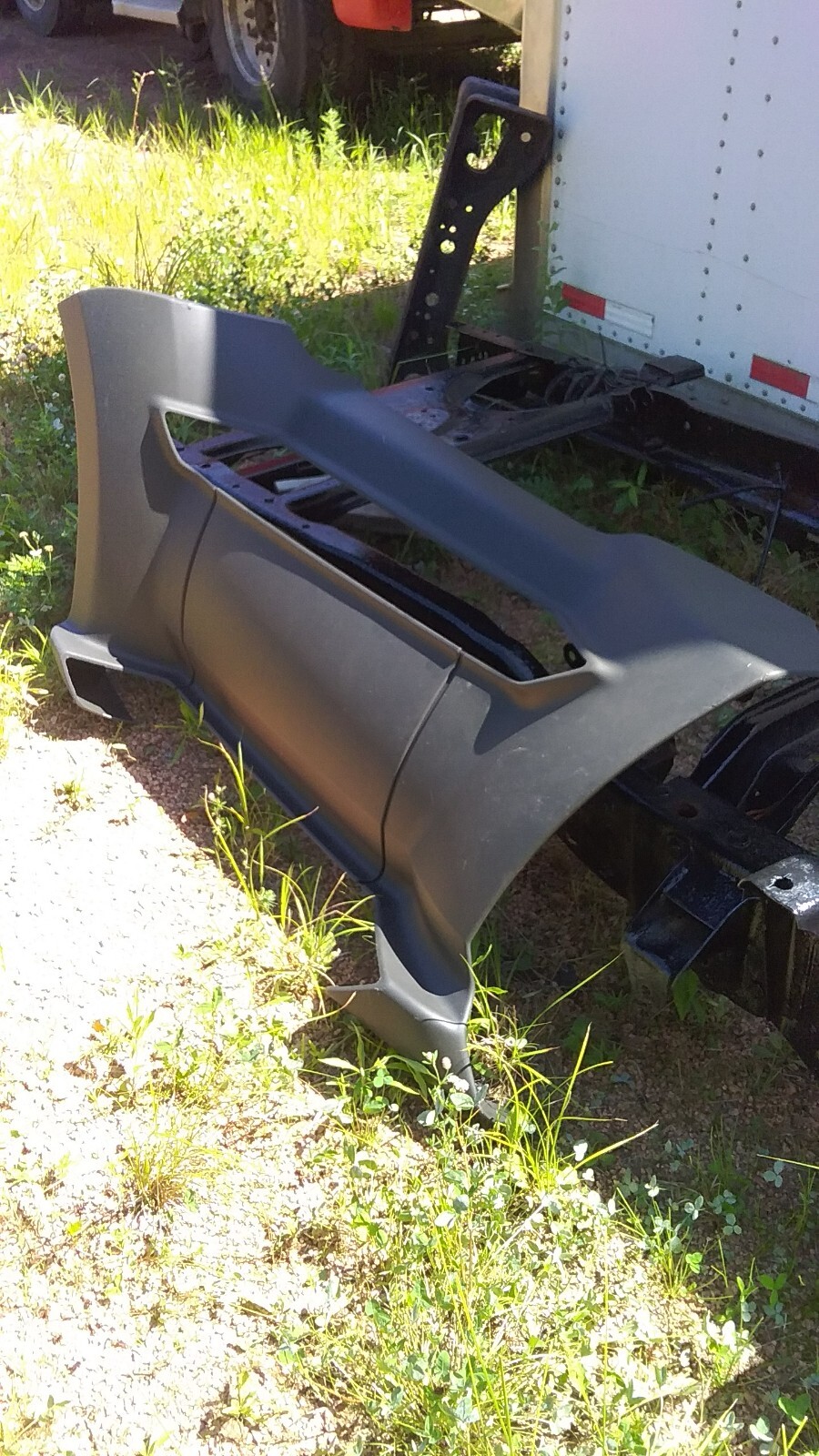 Kenworth side fairing assy A33-1202-2001 (small nick see pic )