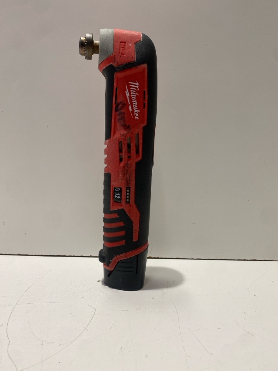MILWAUKEE TOOLS 2426-20 WITH CHARGER AND BATTERY (P22017894)