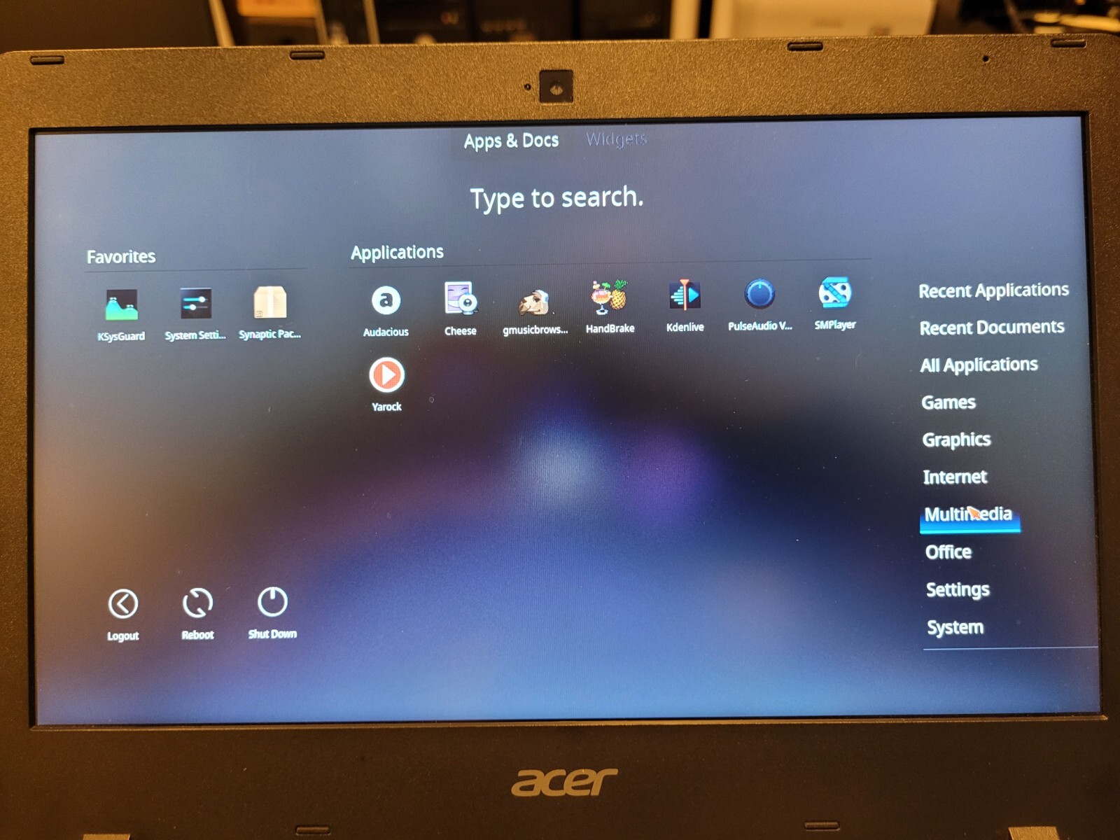 Netrunner Desktop Bootable on 16G USB Stick!