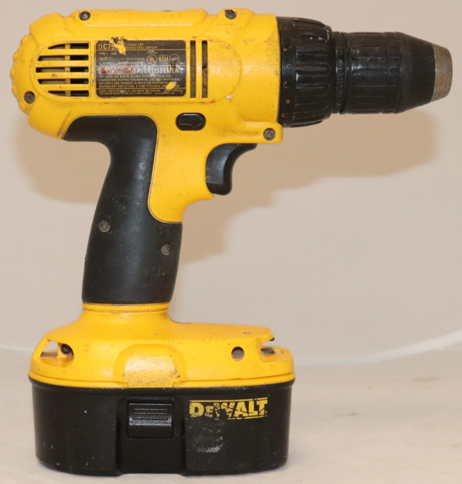 DeWalt DC759 cordless drill/driver W/ battery and charger