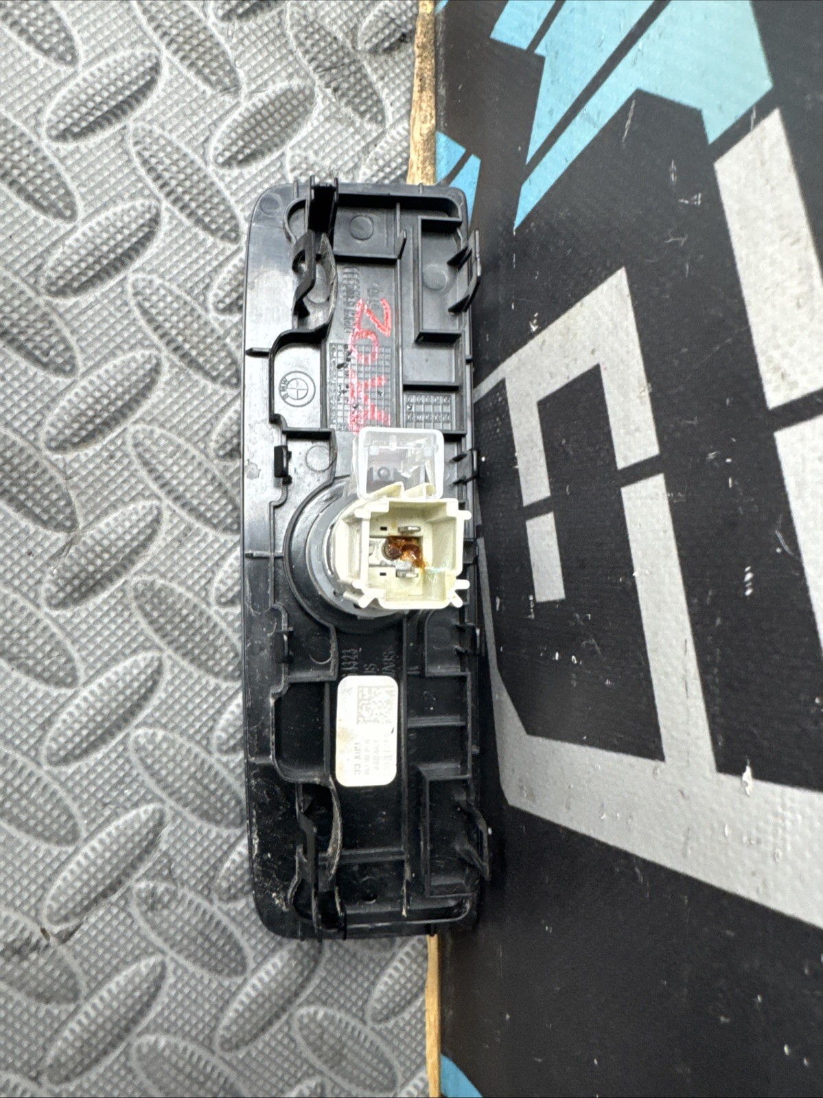 2020-2026 BMW X6 X6M G06 F96 CENTER CONSOLE REAR 12V POWER SOCKET OUTLET PORT