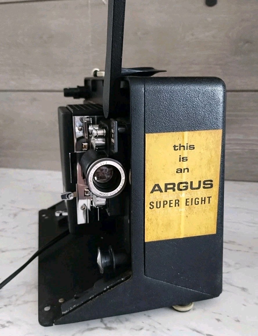 Vintage Argus Showmaster 870 Super Eight Movie Projector 60s UNTESTED Powers On