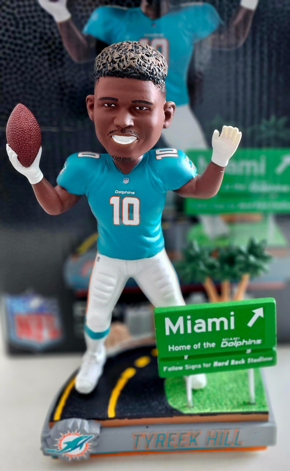 MIAMI DOLPHINS Tyreek Hill Next Stop Bobblehead Limited Edition 26/222