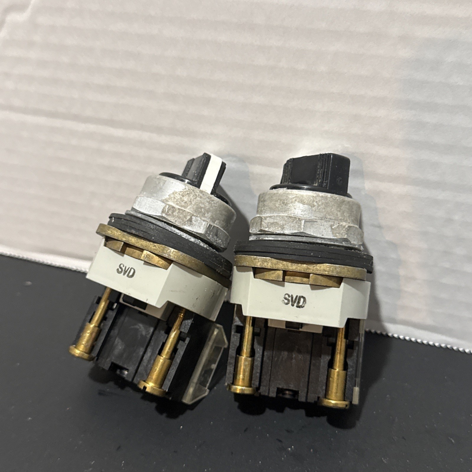 Allen-Bradley 800T-H2 30.5mm 2-position maintained selector switch Two Count Use