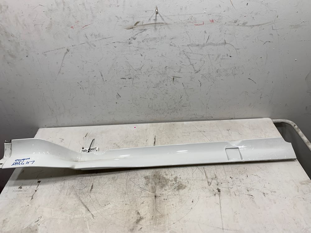 2016 Freightliner Cascadia Cab Exterior Trim Panel A1867231000 (785-10607)