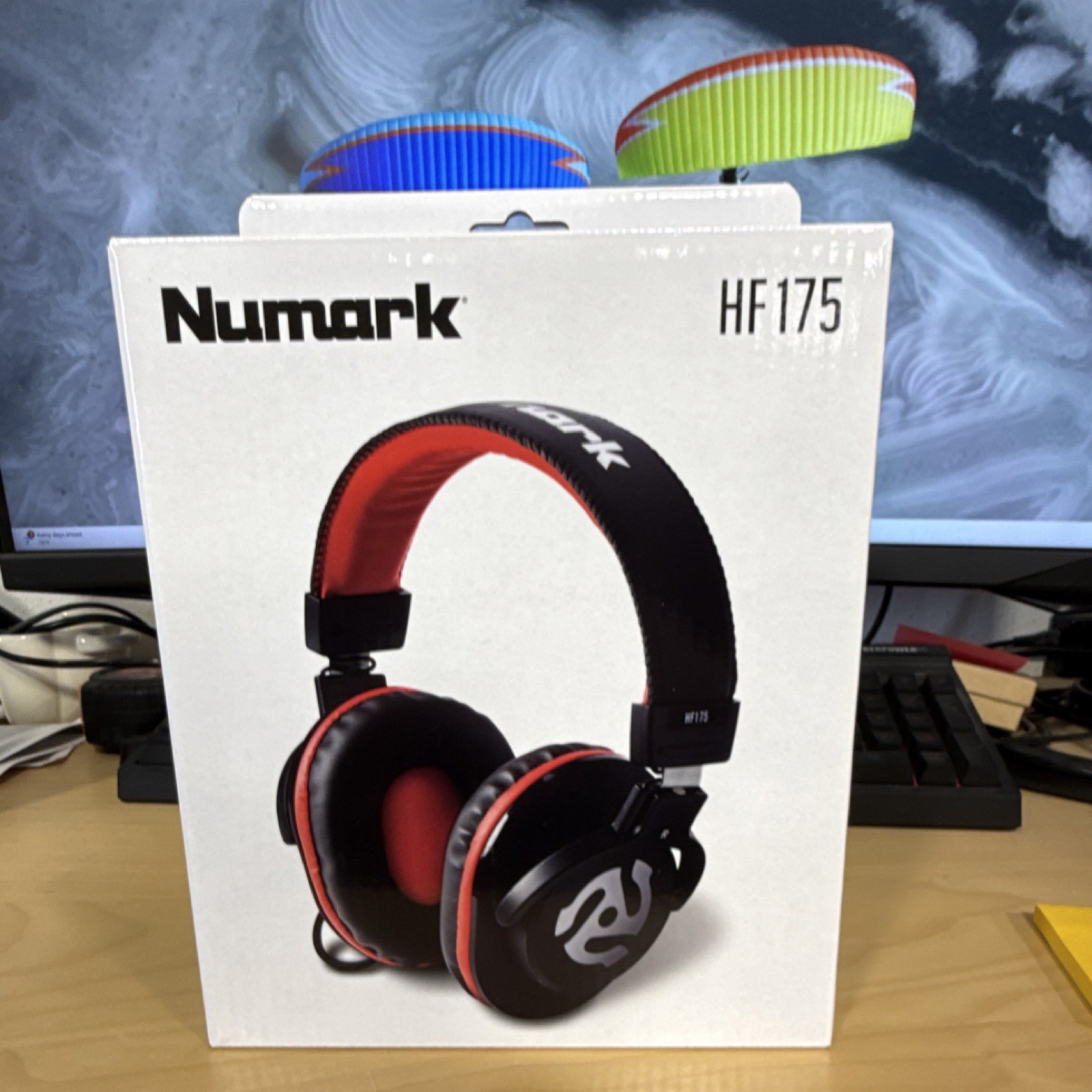 Numark HF175 Over-Ear DJ Headphones Black/Red Wired 1/4in 40mm Rotating Ear Cups