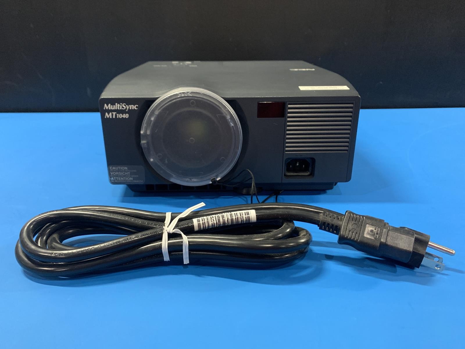 NEC MultiSync MT1040 LCD Projector W/ Power Cord Lamp Hours 977