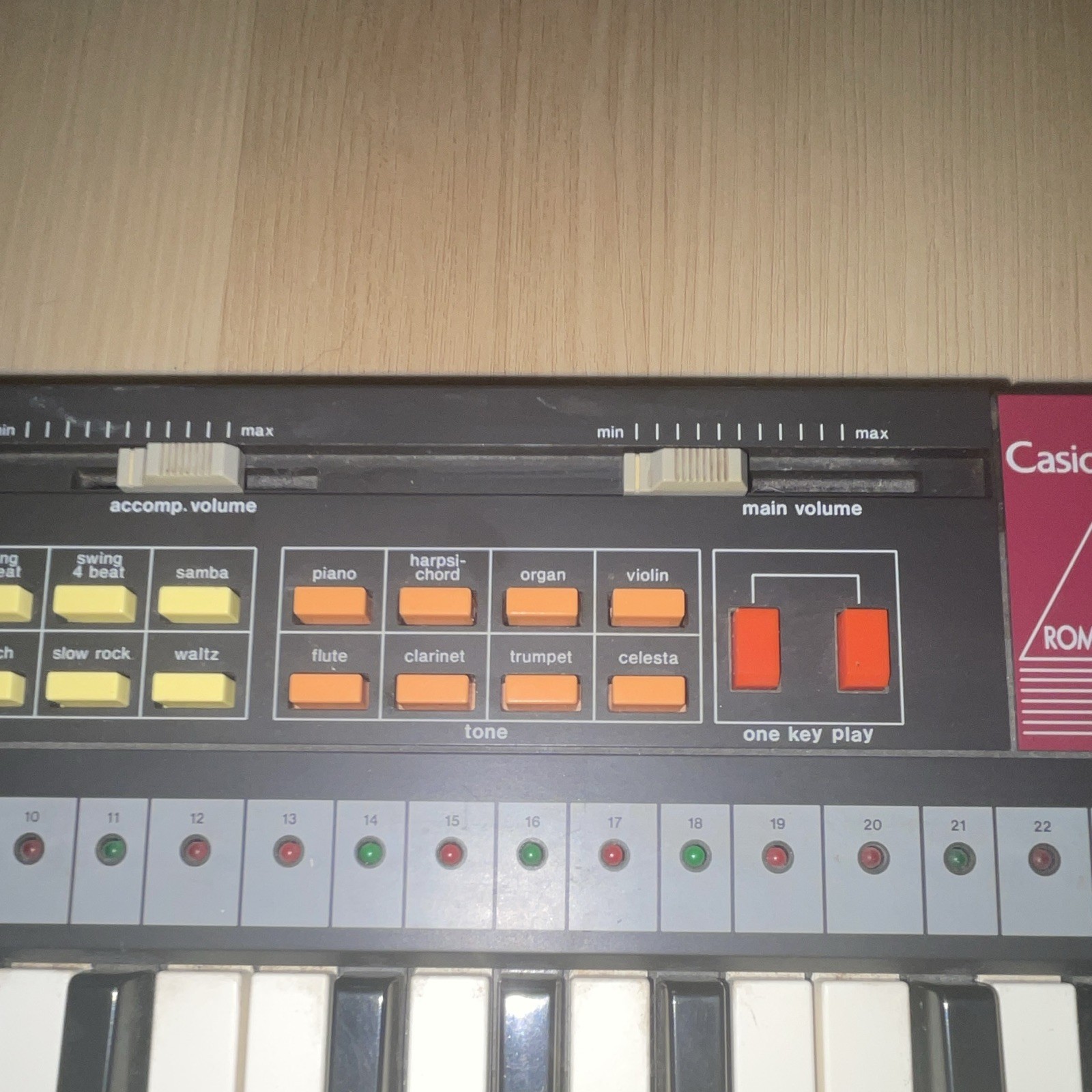Casio Casiotone MT-18 32-Key Electronic Keyboard, Battery, Speaker, ROM