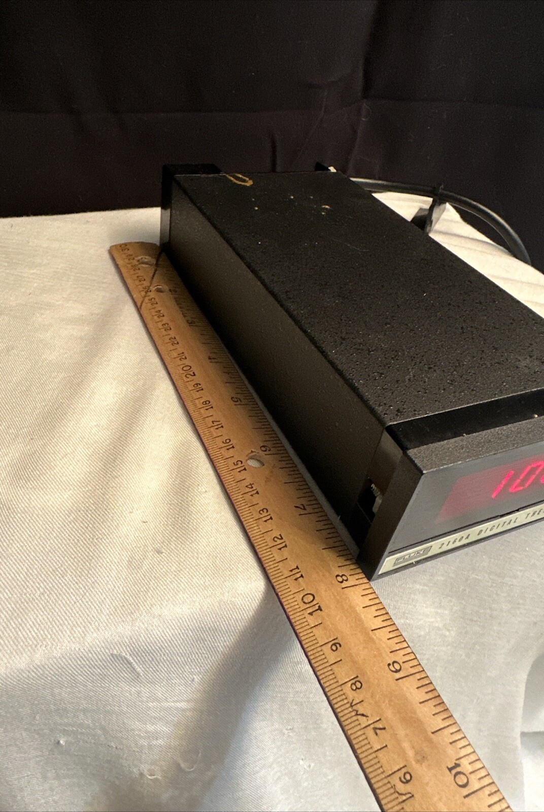 FLUKE/OMEGA 2160A Digital Thermometer