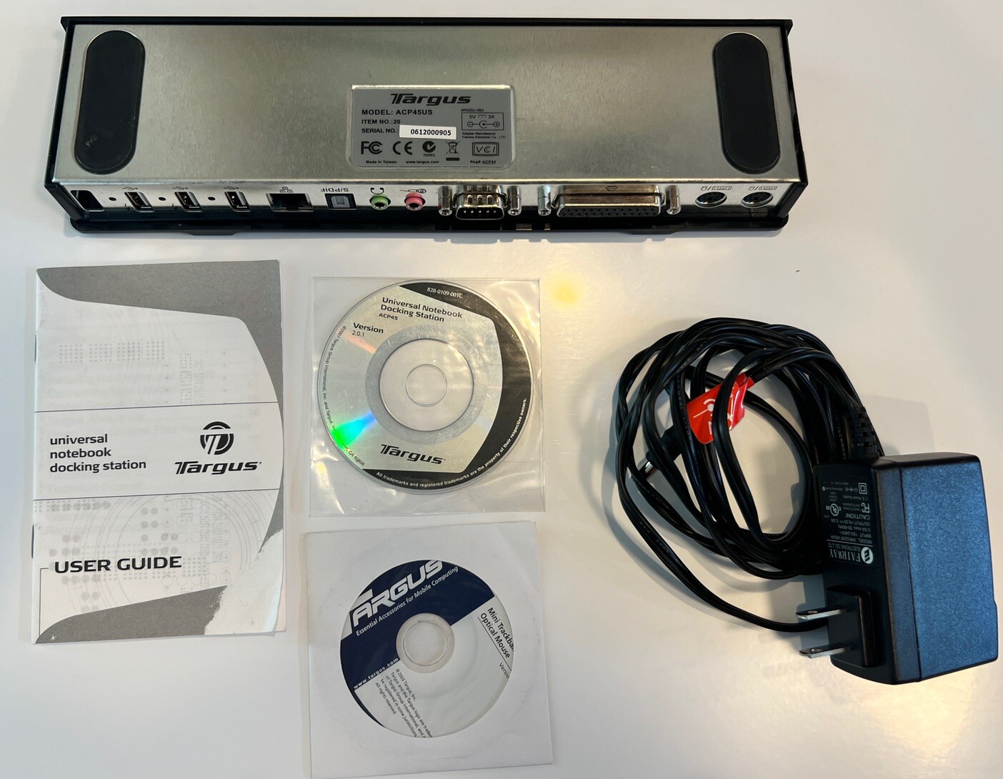 TARGUS ACP45US UNIVERSAL DOCKING STATION WITH CD'S
