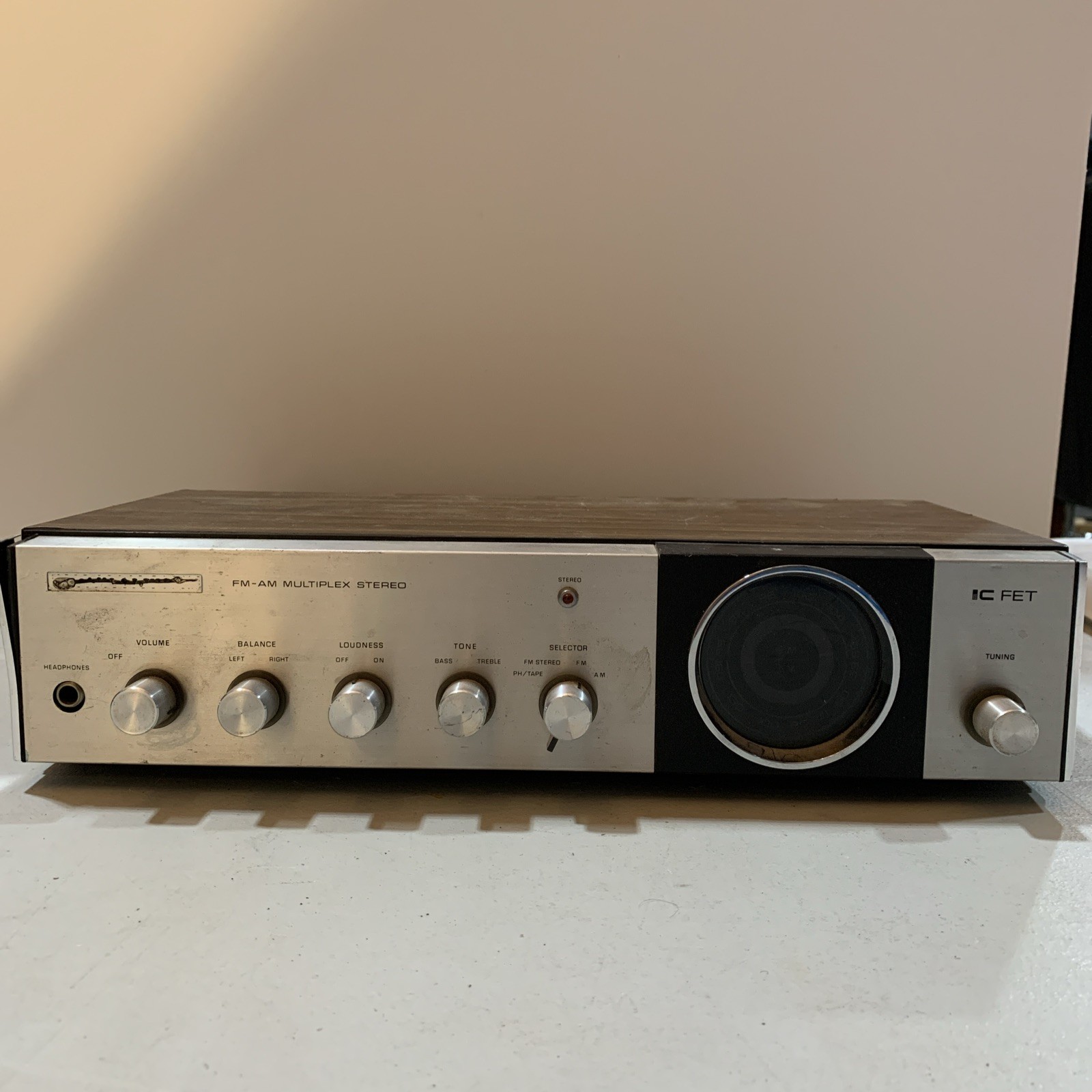 PANASONIC RE-7412 FM-AM STEREO WOOD GRAIN VINTAGE USED defective