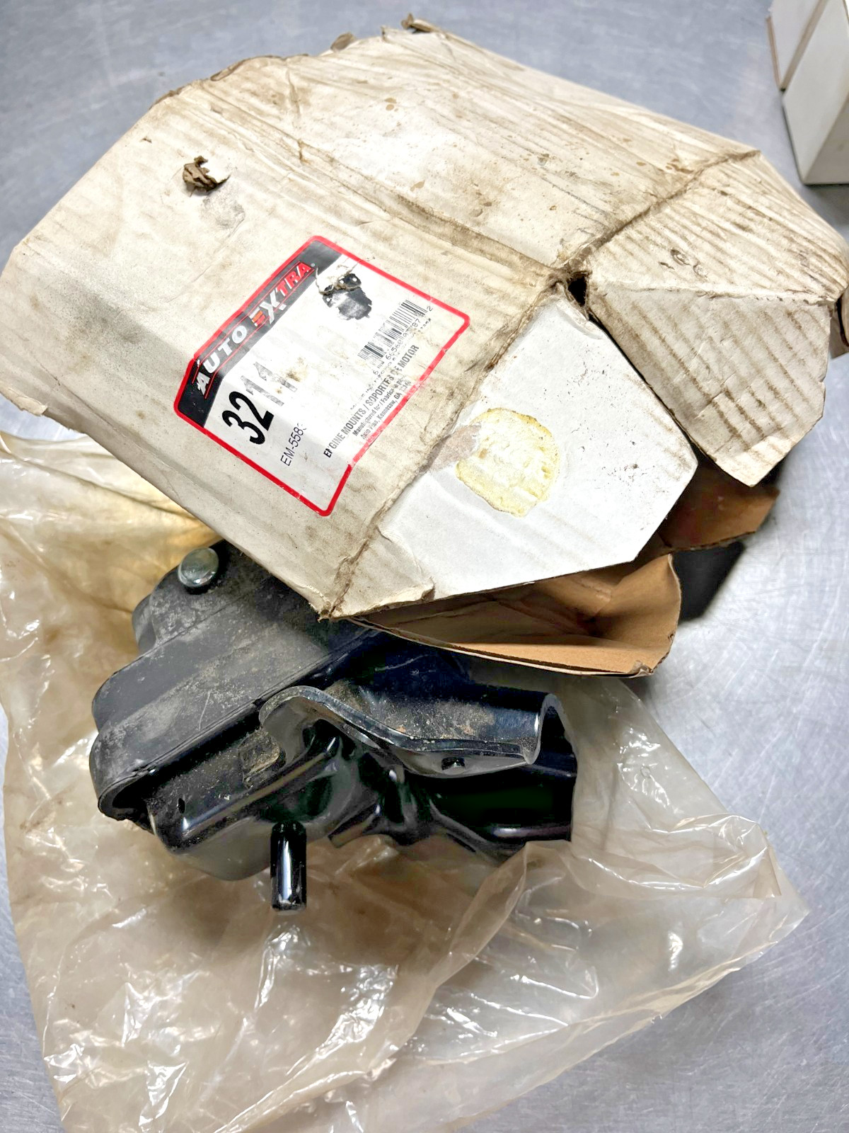 3211  Auto Extra  ENGINE MOUNT  Western Star  EM-5583 , EM5583