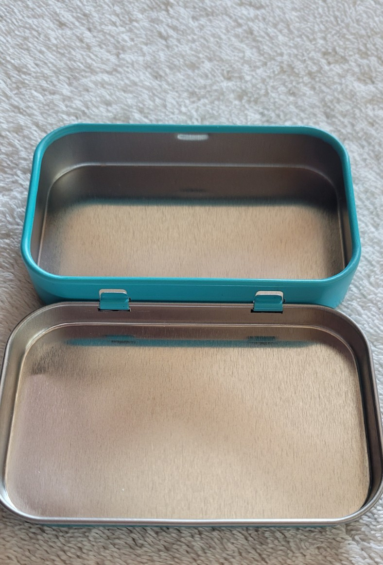 Preowned Wooble Wee Woobly Bits Tin