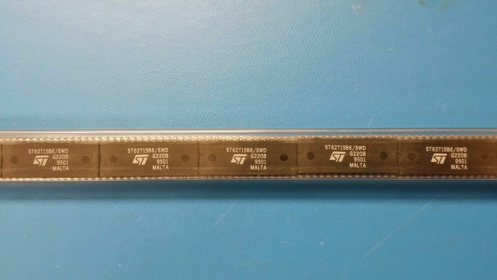(5 PCS) ST62T15B6/SWD STMICRO OTPROM, MICROCONTROLLER, PDIP28