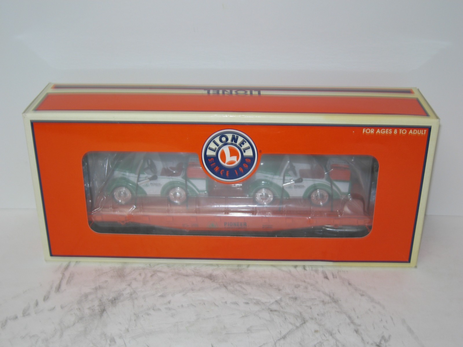 LIONEL PIONEER FLAT BED CAR WITH PEDDLE CARS NIB