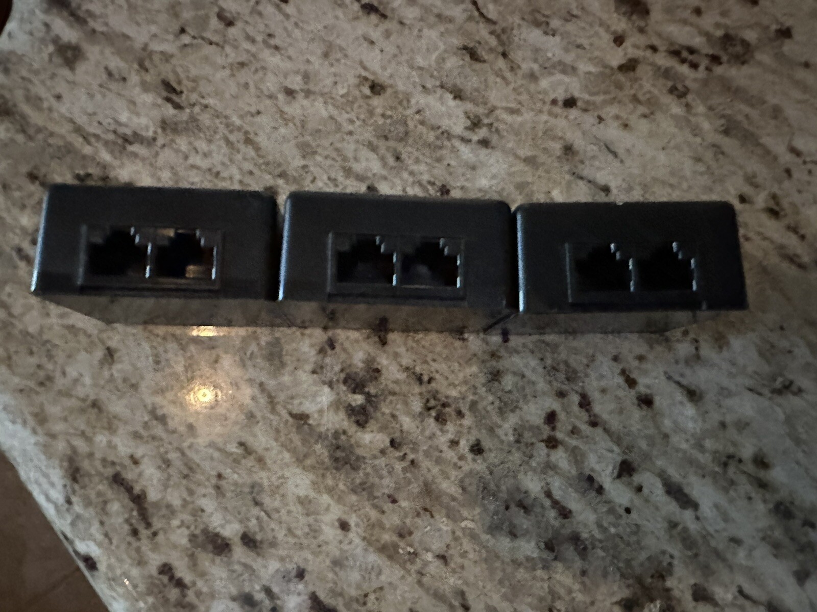 Audio Authority 1110 2-to-1 Cat 5 Converter