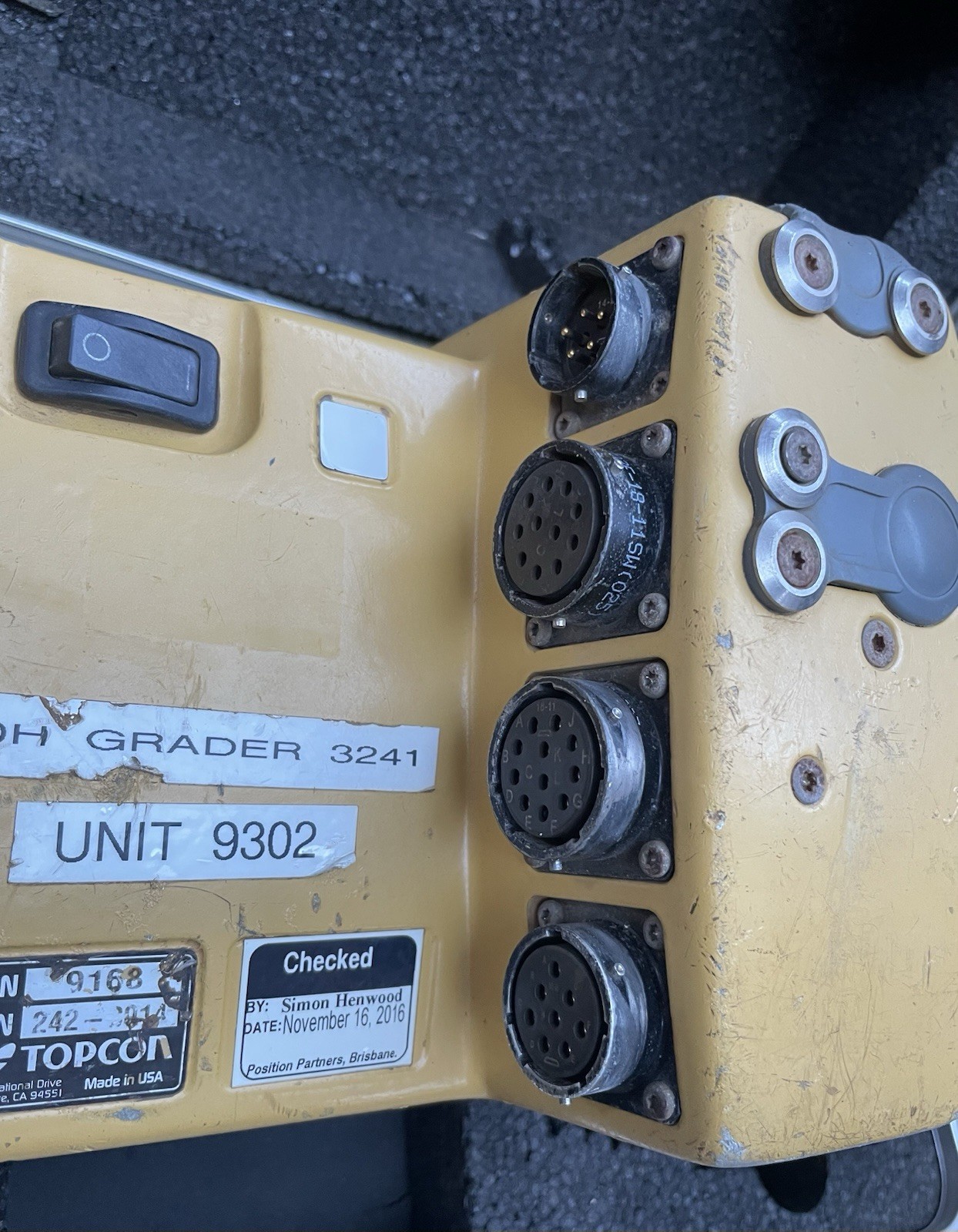 TOPCON SYSTEM FIVE 9901 GPS MACHINE CONTROL BOX 3DMC INCLUDING DISPLAY UNIT 9168