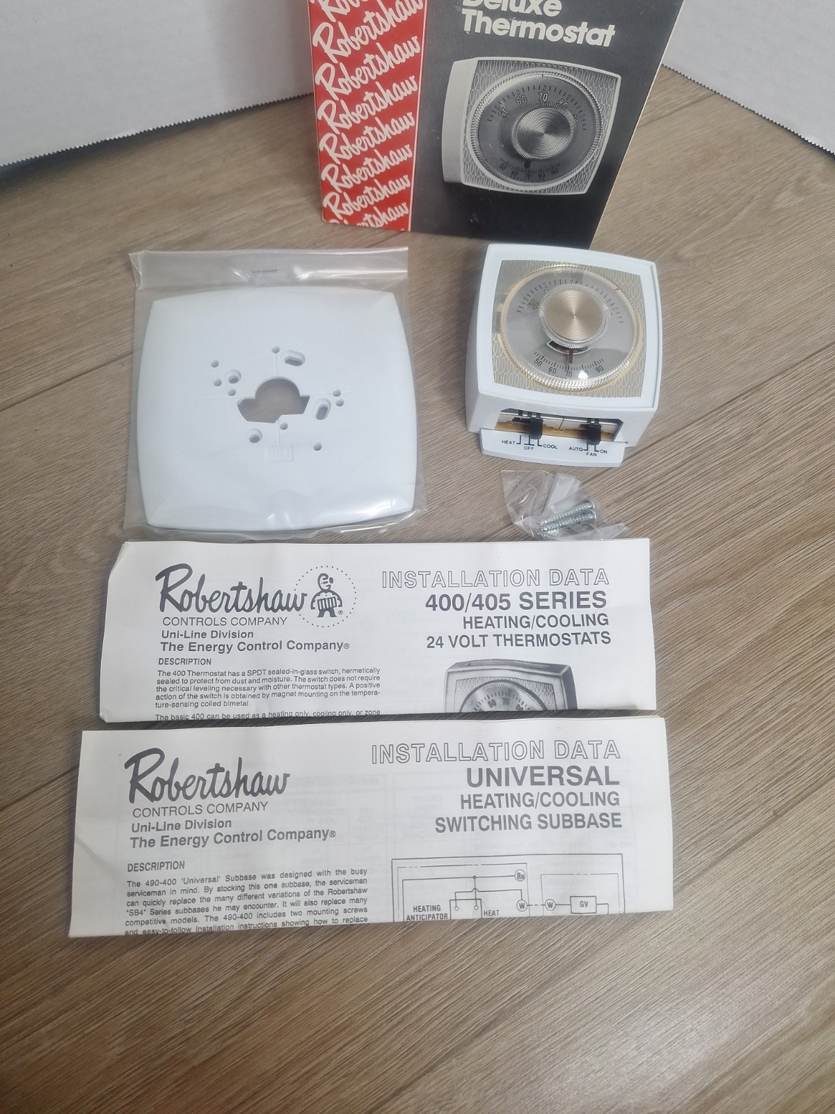Robertshaw 405-421 Non-Programable Mechanical Thermostat 24V Designer White Nos
