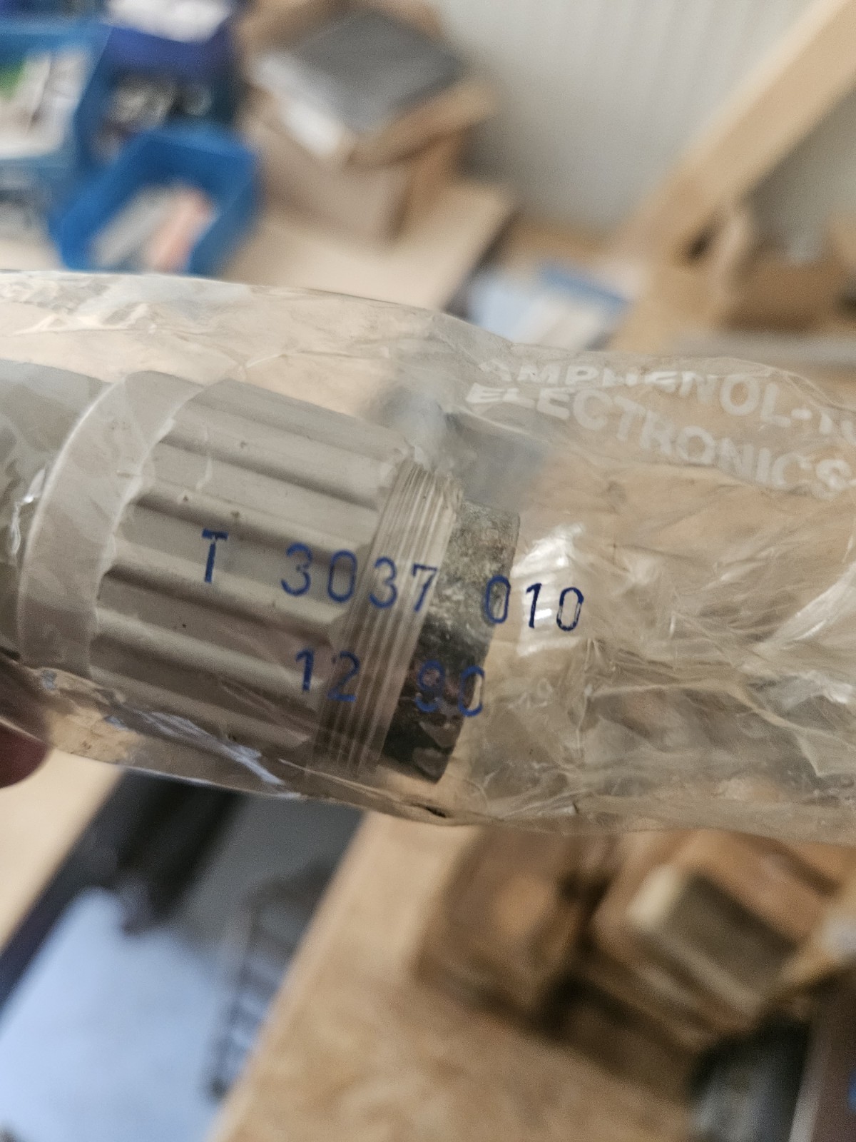 Amphenol Tuchel 6 pole cable connector T3037-010 for Neumann U47/U48 new/original packaging new