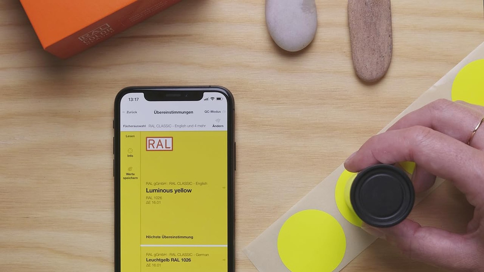RAL Color Reader: Professional Color Measuring Device – handy and precise