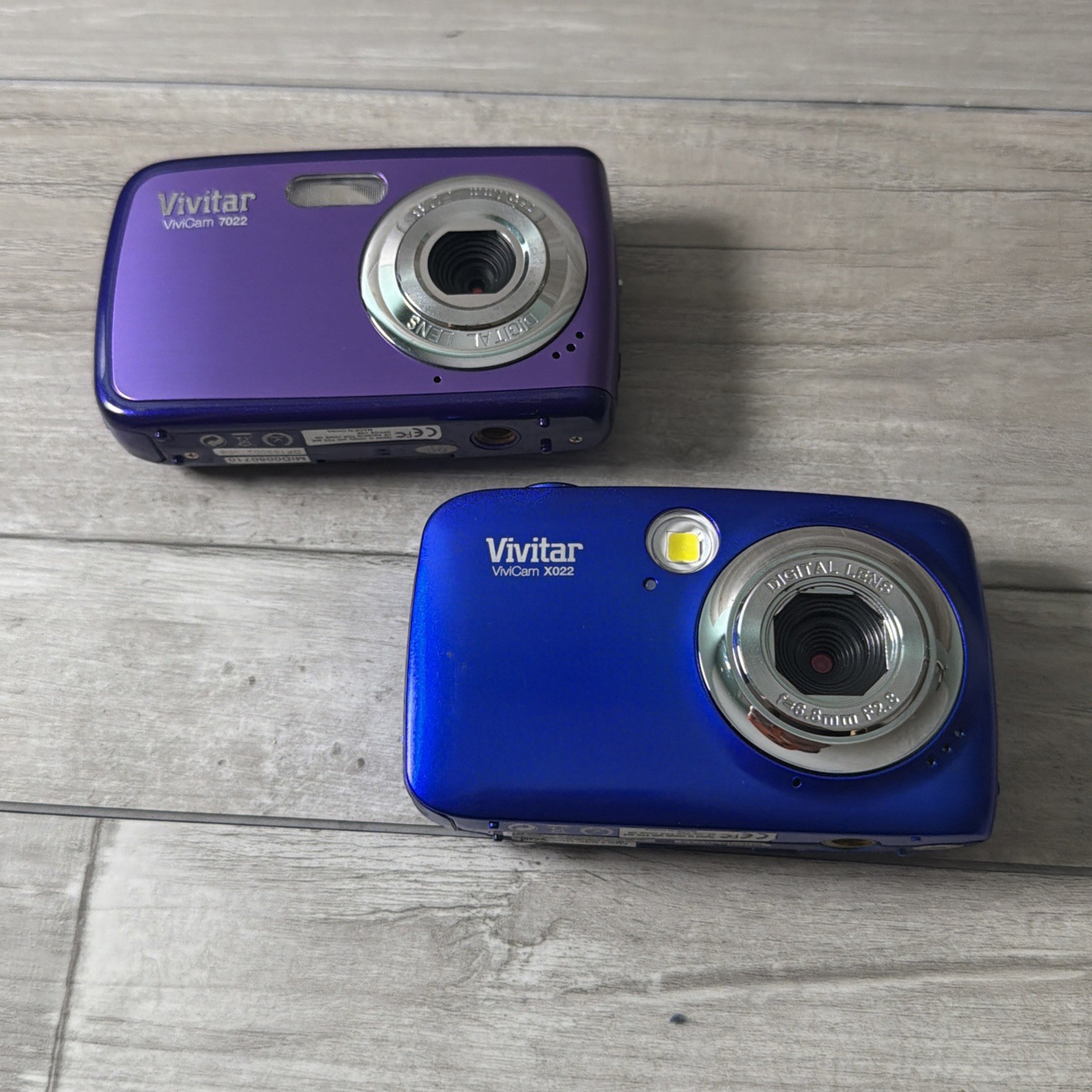 Vivitar His And Her Vivicam Digital Cameras 7022 & X022 Kid Friendly