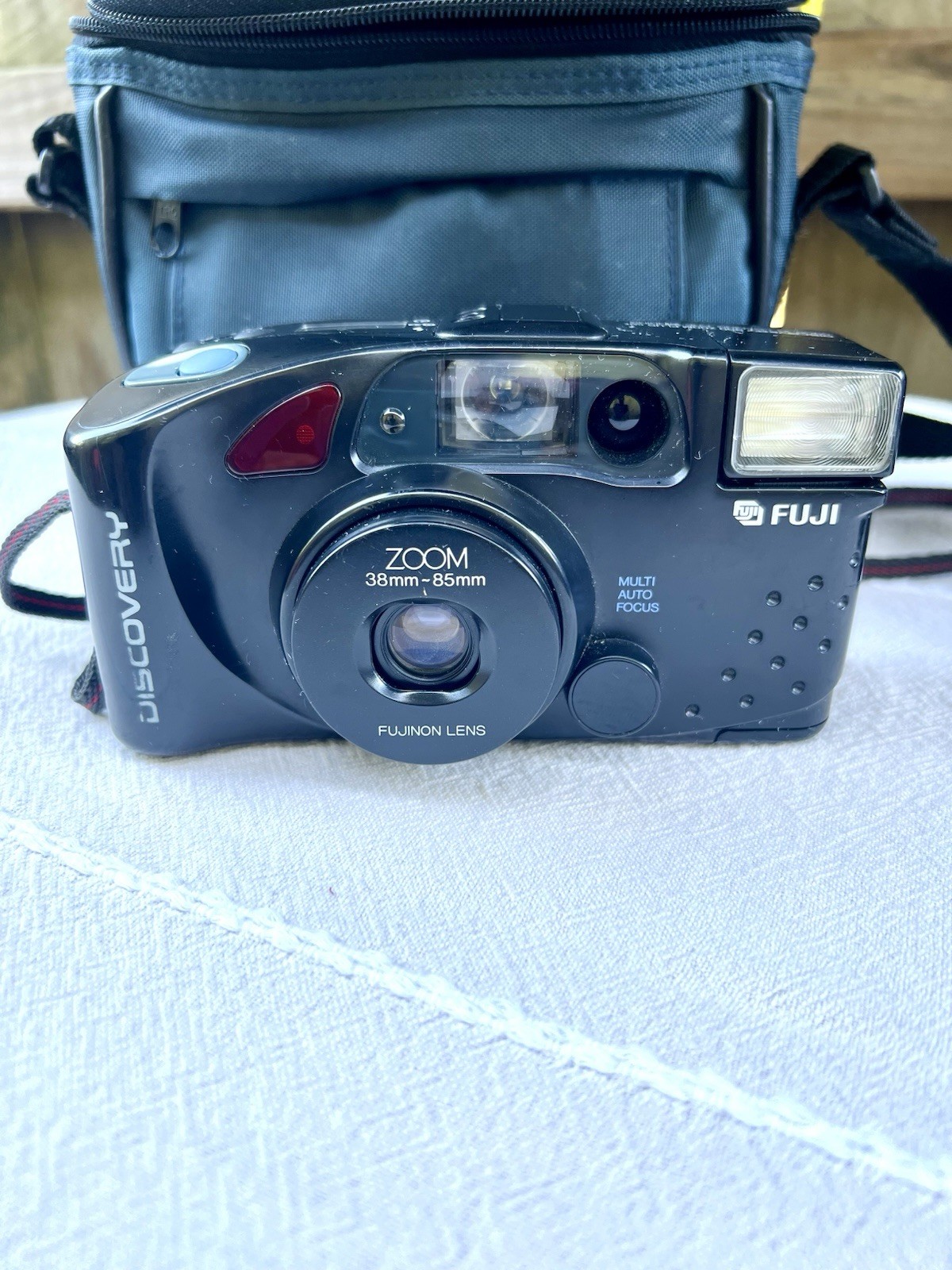 Vintage Fuji Discovery 900 Zoom Film Camera 38-85mm Untested Case Bundle