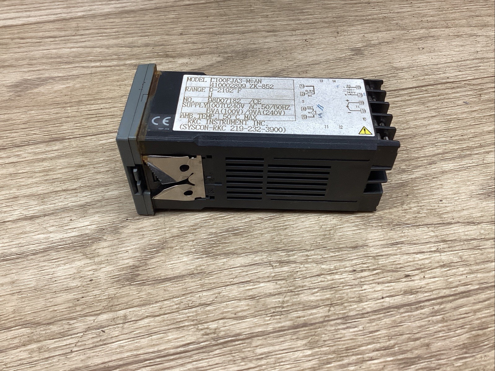 (READ) Syscon Temperature Controller REX-C100 98D07182 219-232-3900 #824L66