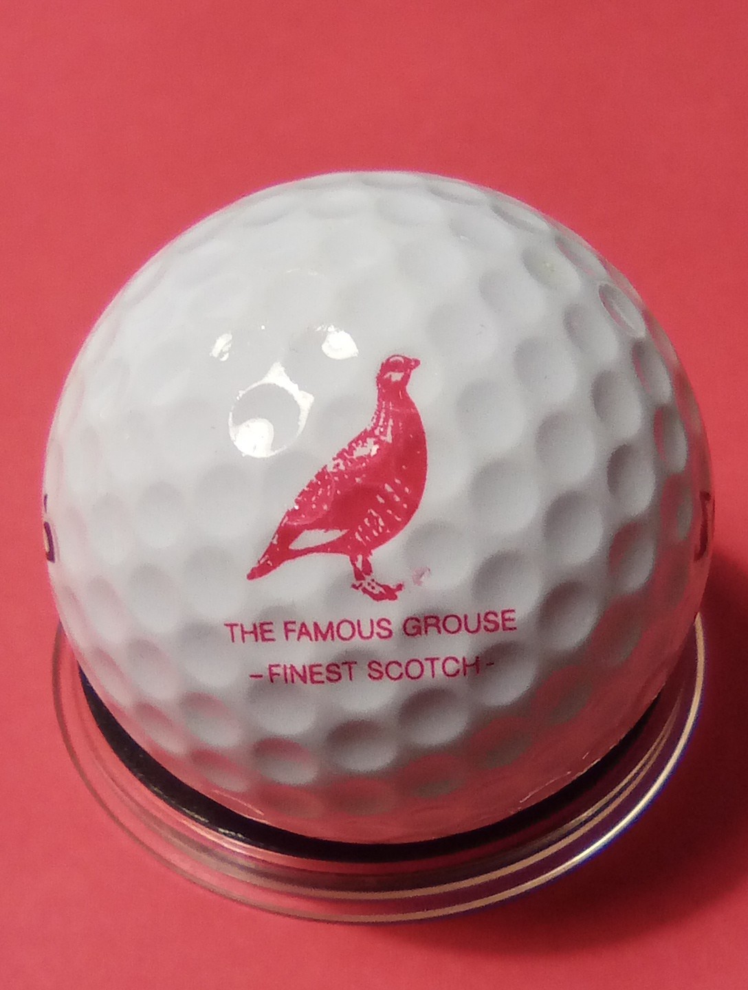 THE FAMOUS GROUSE FINEST SCOTCH LOGO GOLF BALL GREAT FOR ANY VINTAGE COLLECTION!