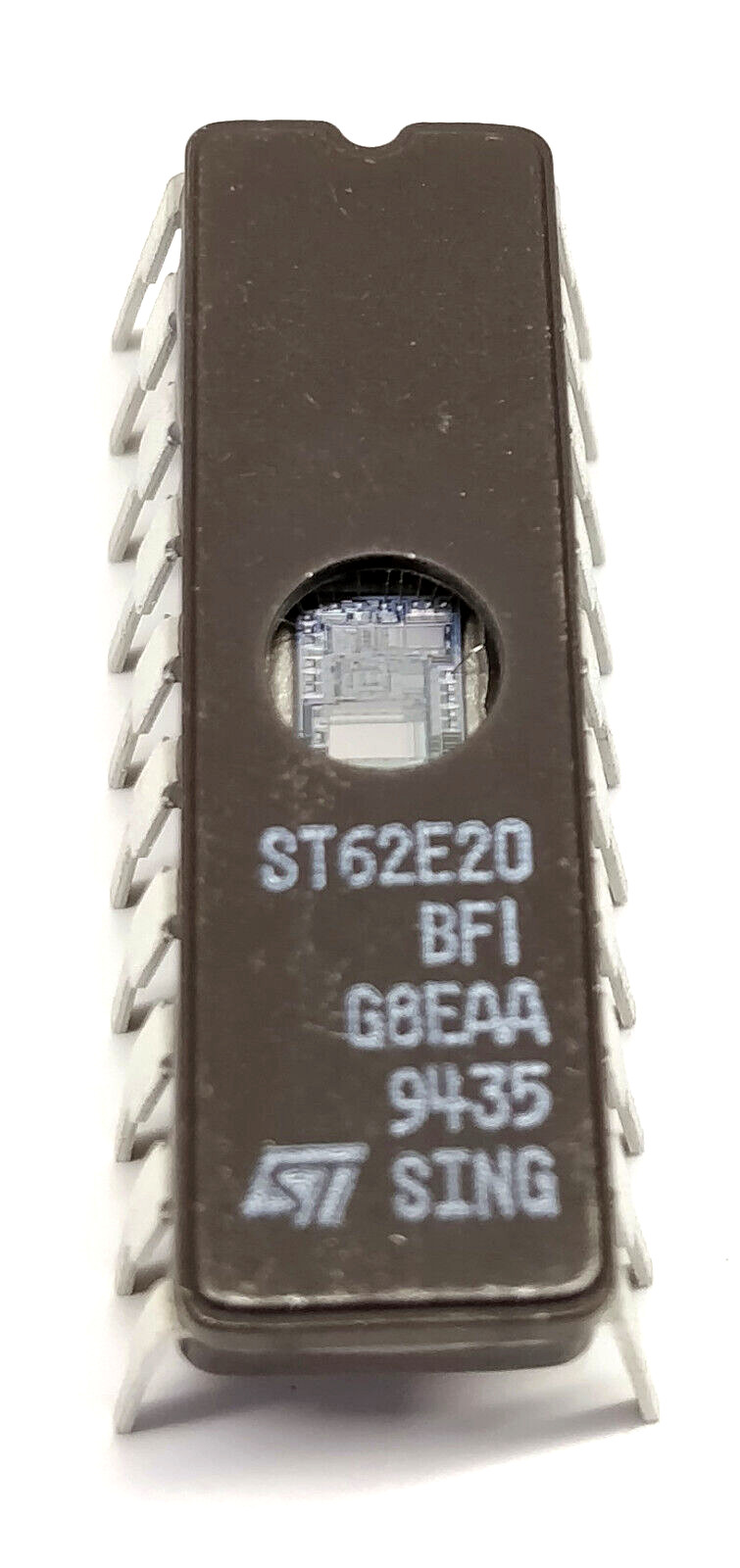 1 piece ST62E20BF1 | 8-bit EPROM MCU w. A/D-CONVERTER | 64b RAM | CDIP20 | STM