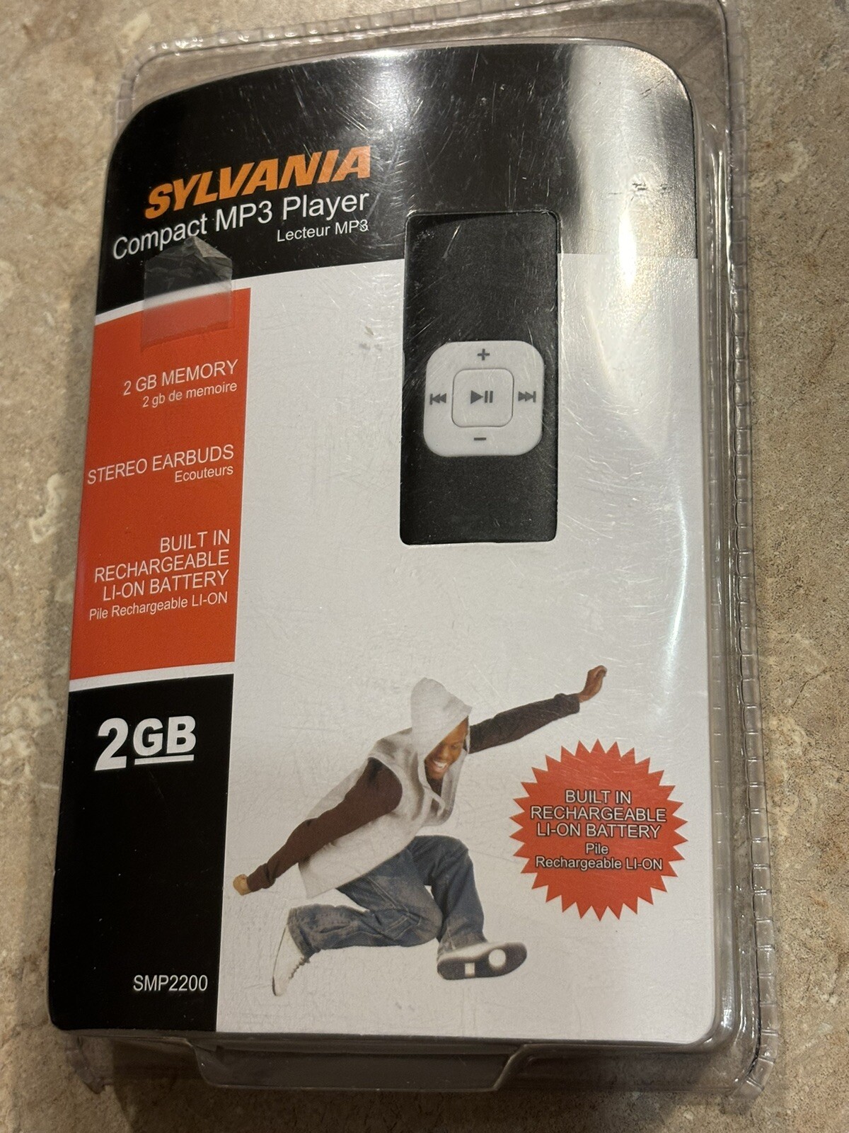 Sylvania SMP2200 MP3 Black (2 GB) Digital Media Music Player New Sealed Compact