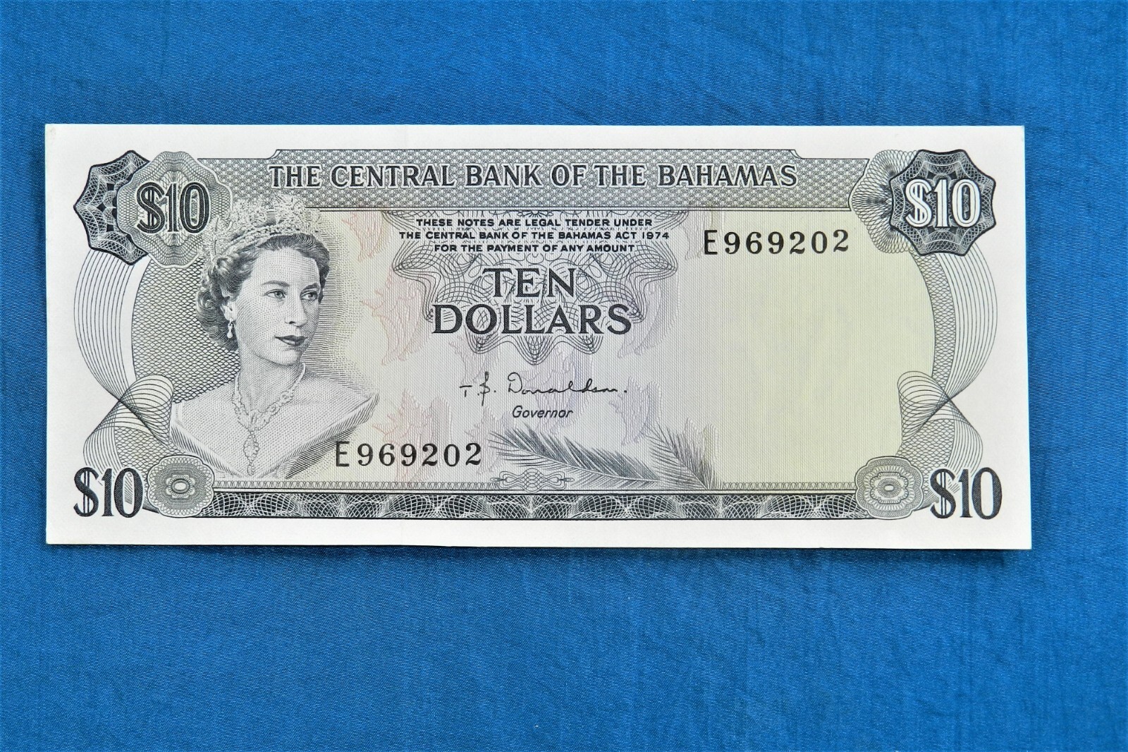 Rare 1974 Bahamas $10 Banknote *P-38a*          *AU+*