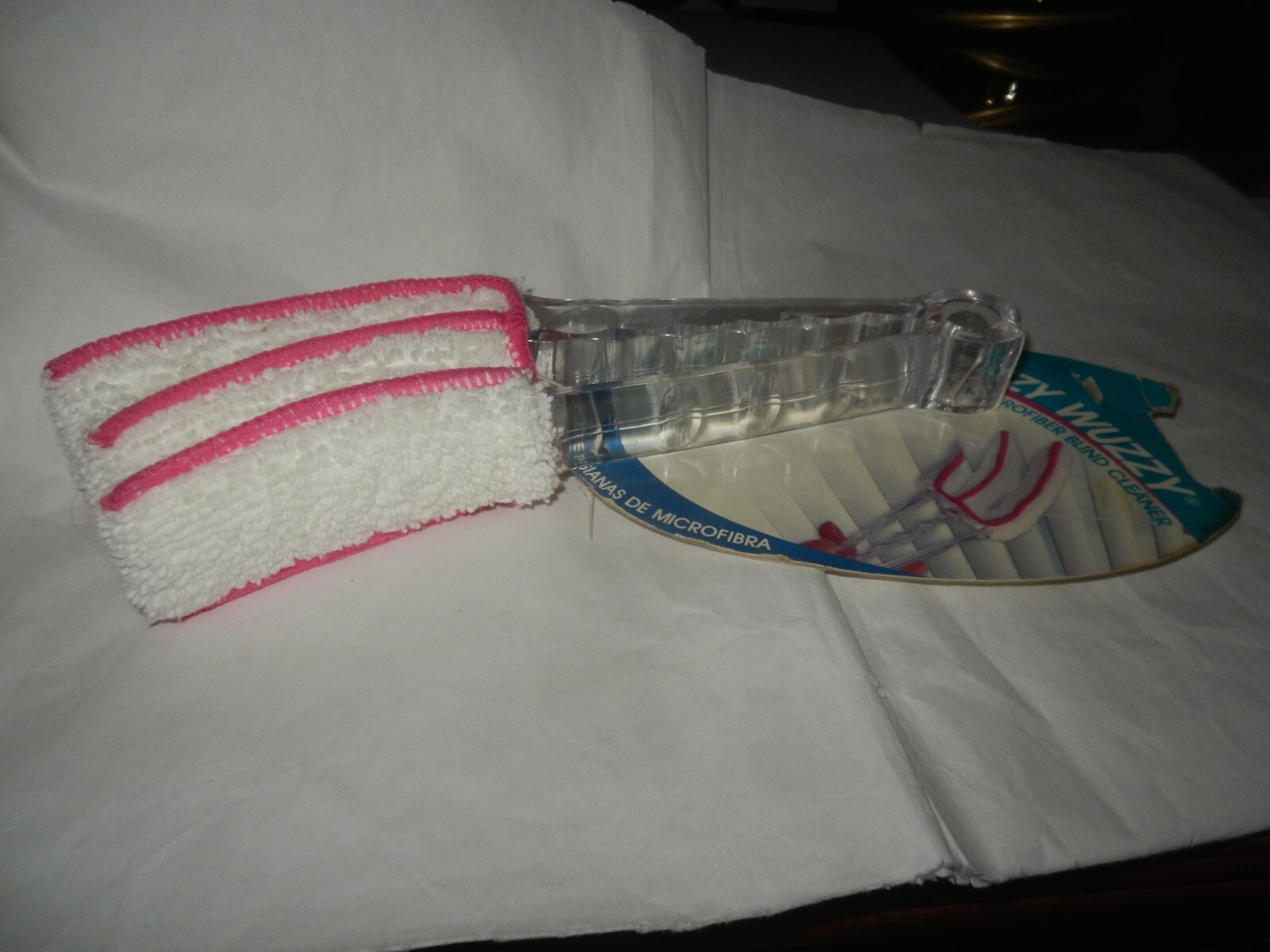 Fuzzy Wuzzy Microfiber Pink/White Blind Duster/Cleaner 8.5" NEW
