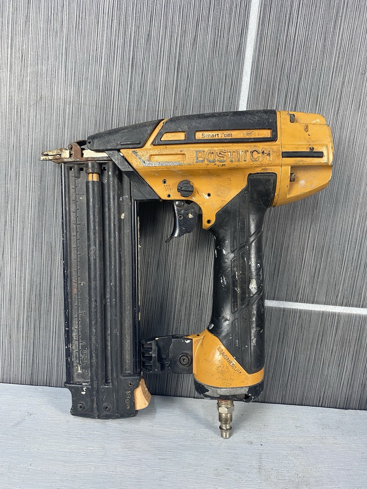 Bostitch BTFP12233 Smart Point 18 Gauge Brad Nailer Pneumatic 5/8”-2 1/8” BT13