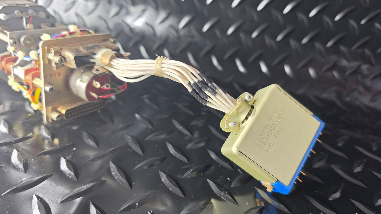 Control VHF NAV P/N 071-1054-04 S/N 5872