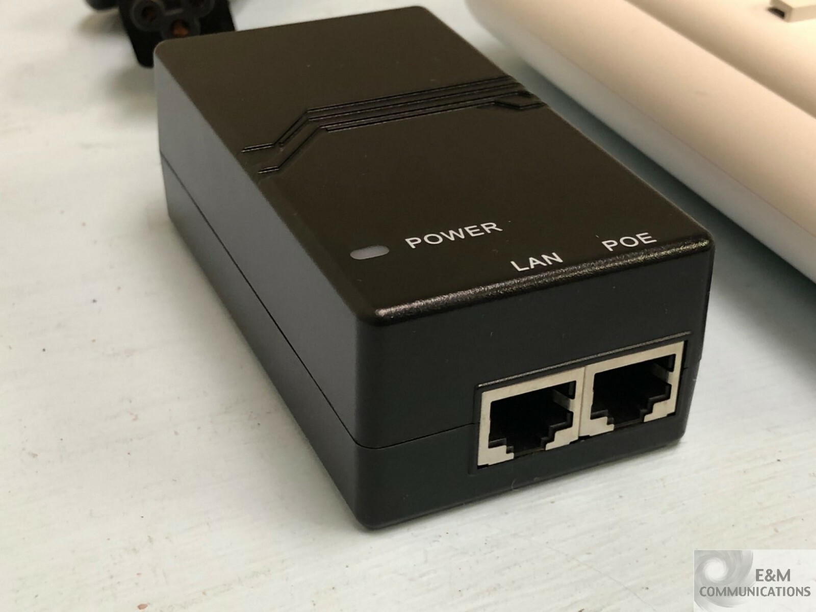 MSIP-REM-RCK-64214 RUCKUS POWER OVER ETHERNET PoE INJECTOR WITH AC CABLE