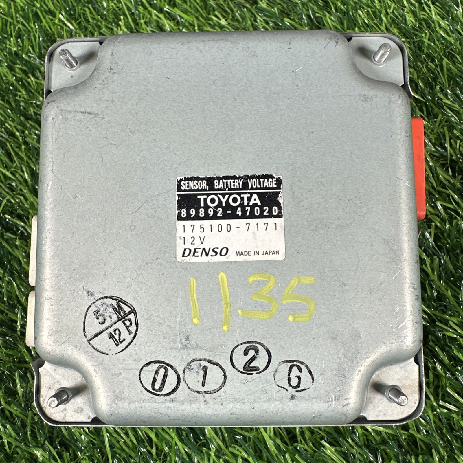 Toyota Prius Hybrid 2010-2015 Bettery Voltage Sensor Control module 89892-47020