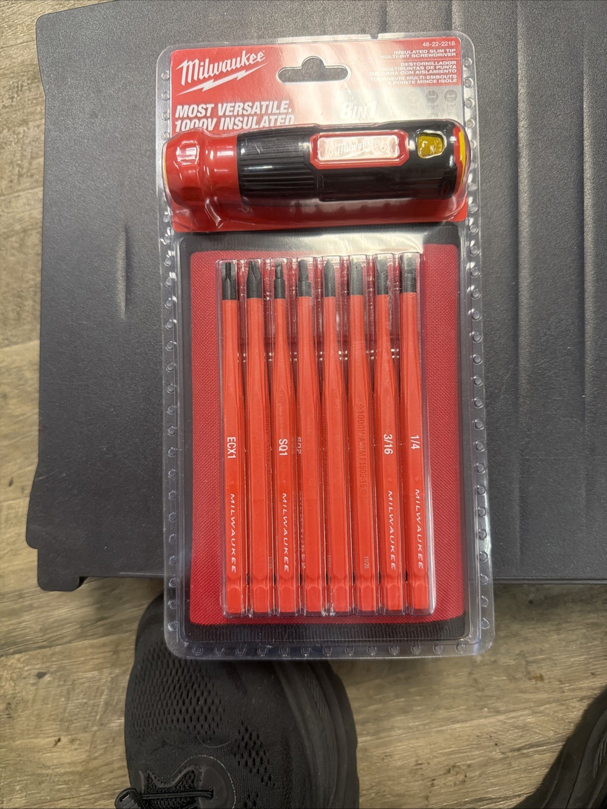 Milwaukee 48-22-2218 8-in-1 1000V Insulated Slim Tip Multi-Bit Screwdriver Set