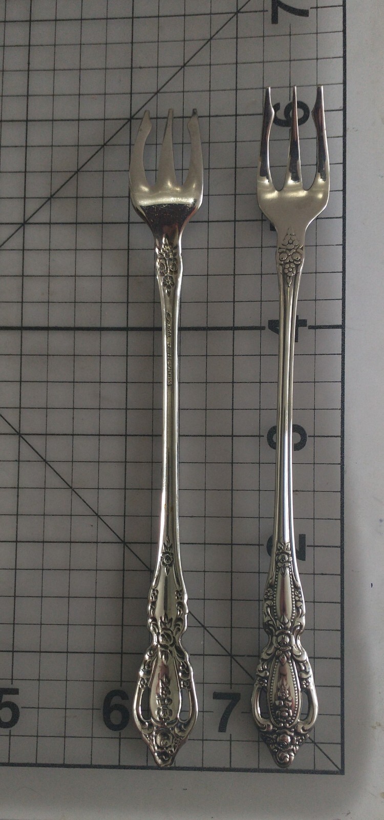 Oneida Monte Carlo 4 New Cocktail Forks Pierced Deluxe Stainless Shrimp Cheese