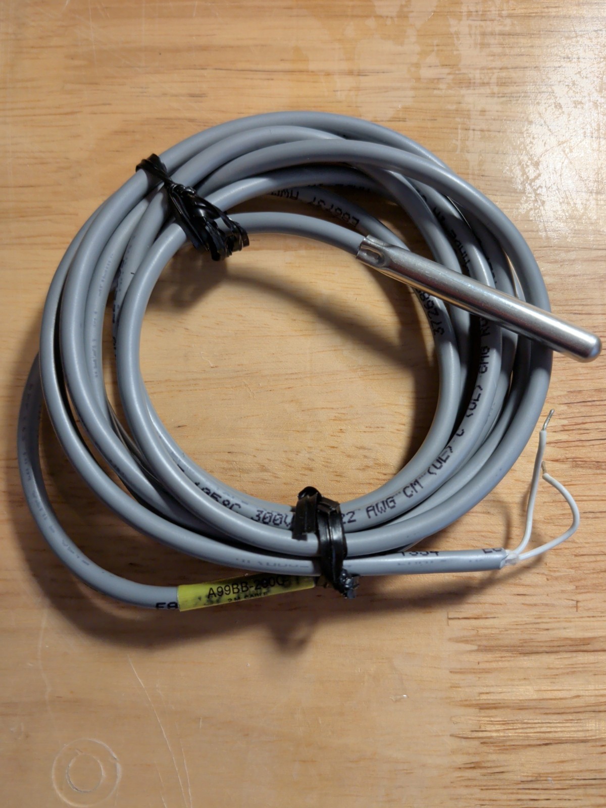 JOHNSON CONTROLS A99BB-200C Temperature Sensor, Silicon, -40C-105C RY12050