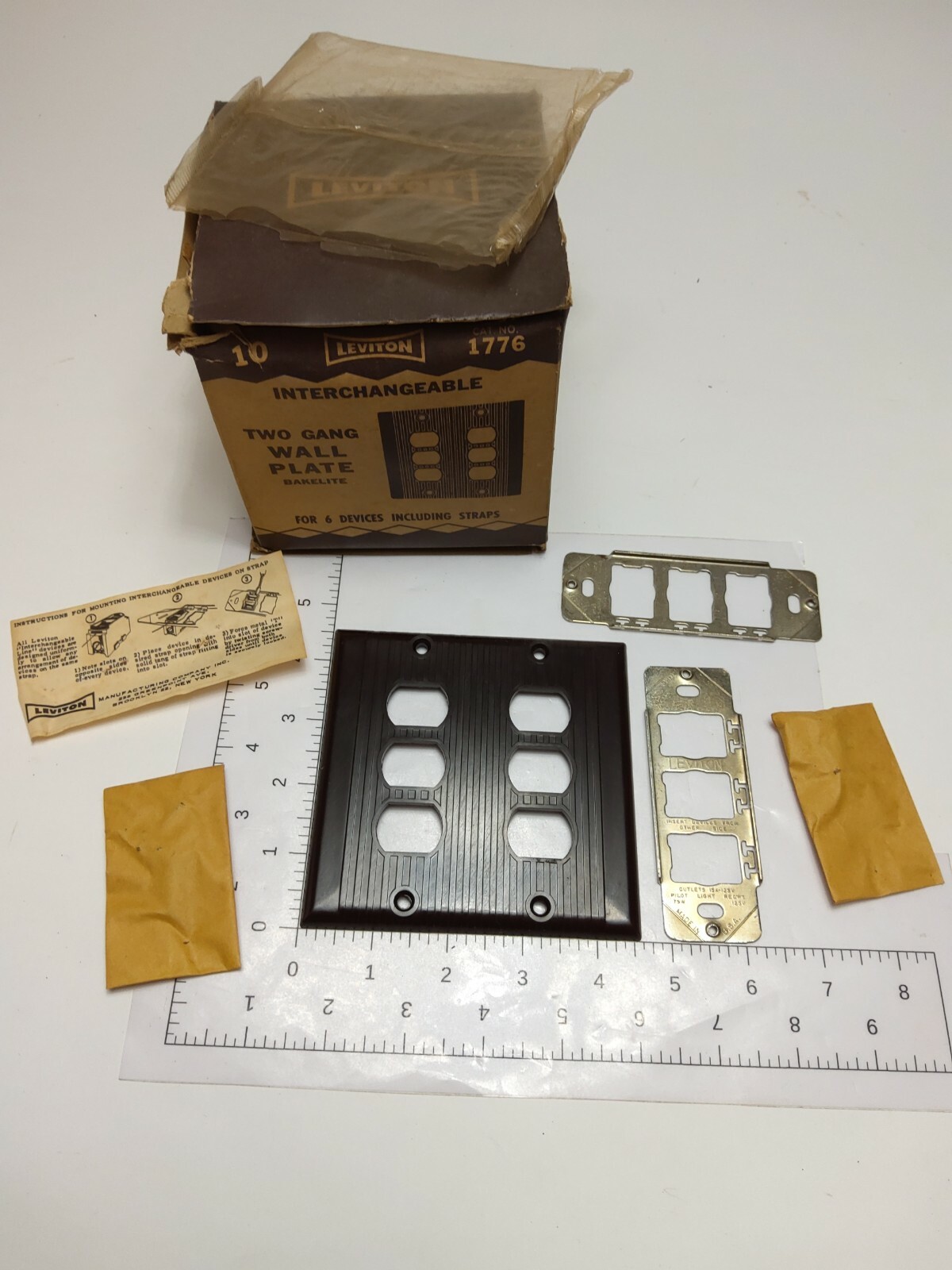 VINTAGE LEVITON DESPARD BAKELITE RECEPTICAL PLATE 1776 (NOS)