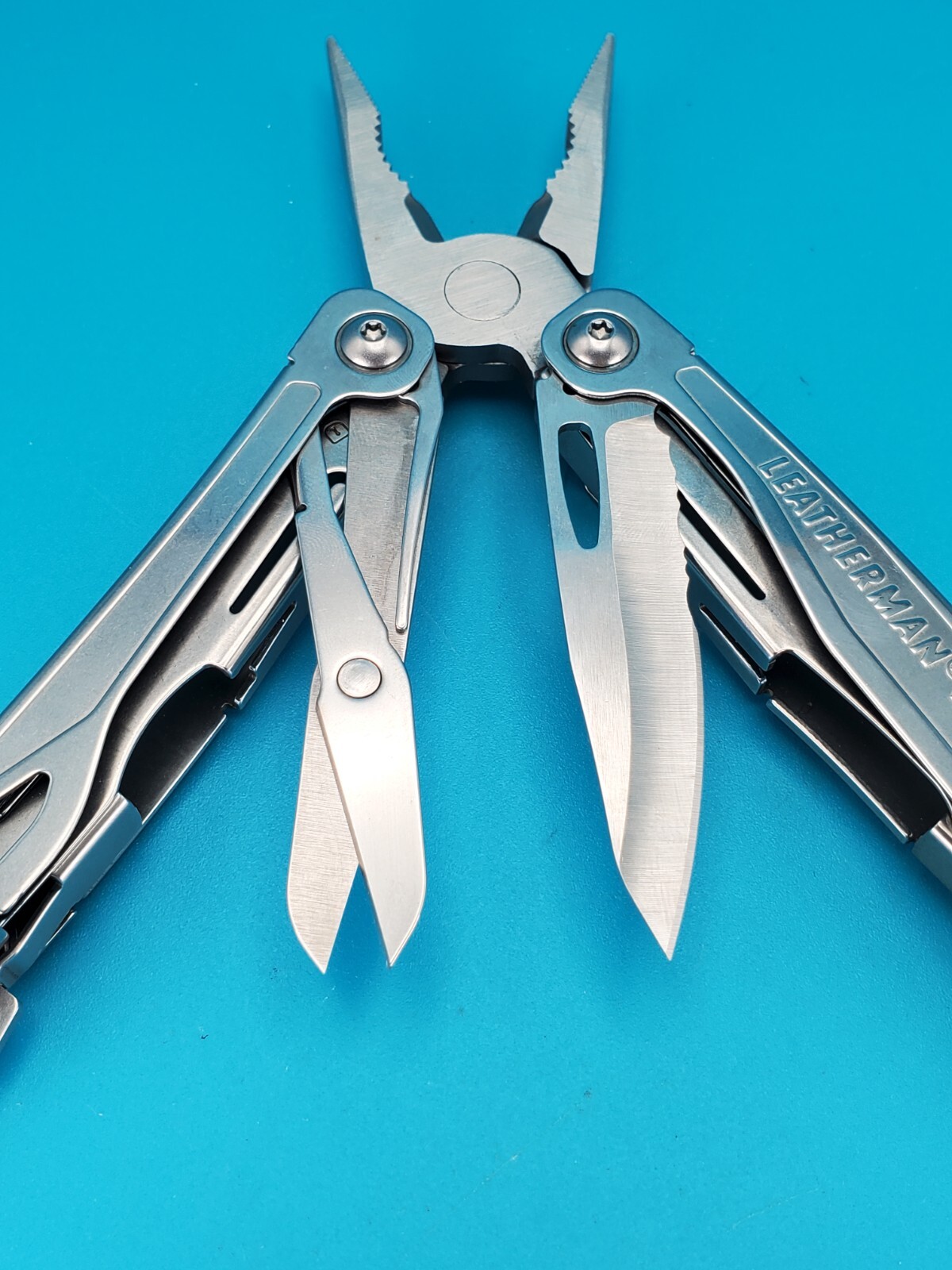 LEATHERMAN WINGMAN MULTI-TOOL! FAST SHIPPING! WITH SHEATH!