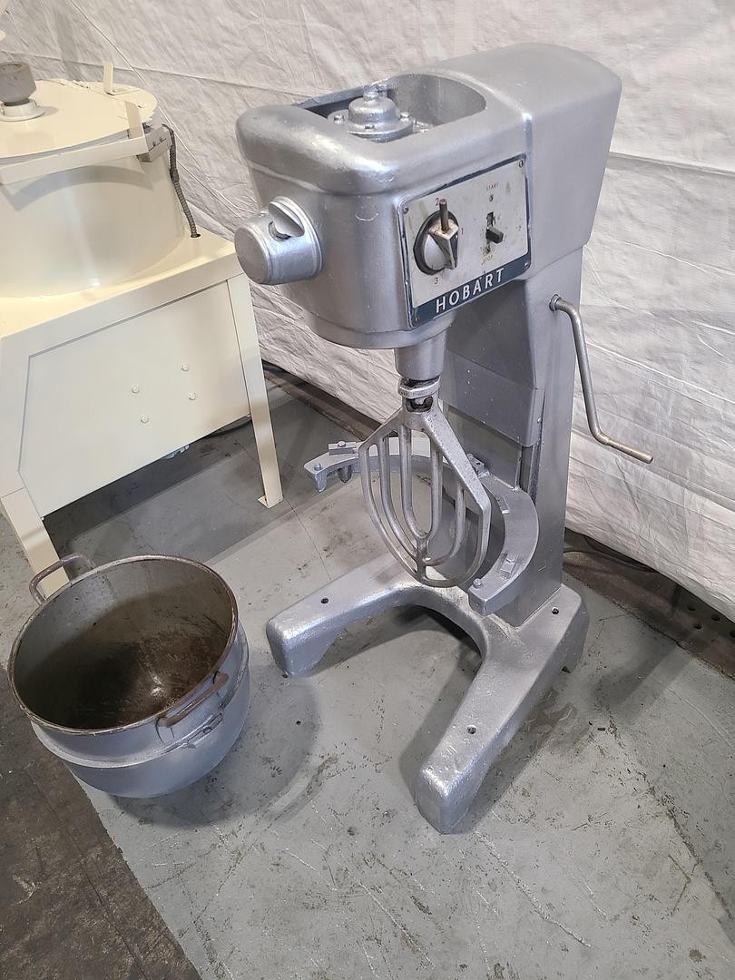 HOBART COMMERCIAL FLOOR MIXER – 3-SPEED – 14” BOWL- 40 QUART – HEAVY DUTY - 110V