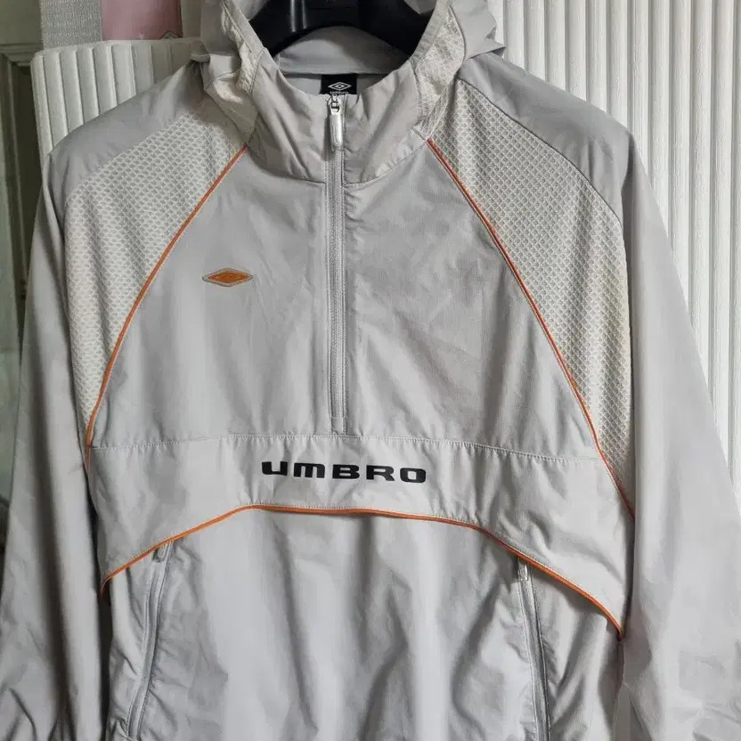 Umbro Windbreaker Hooded Jacket Size 95