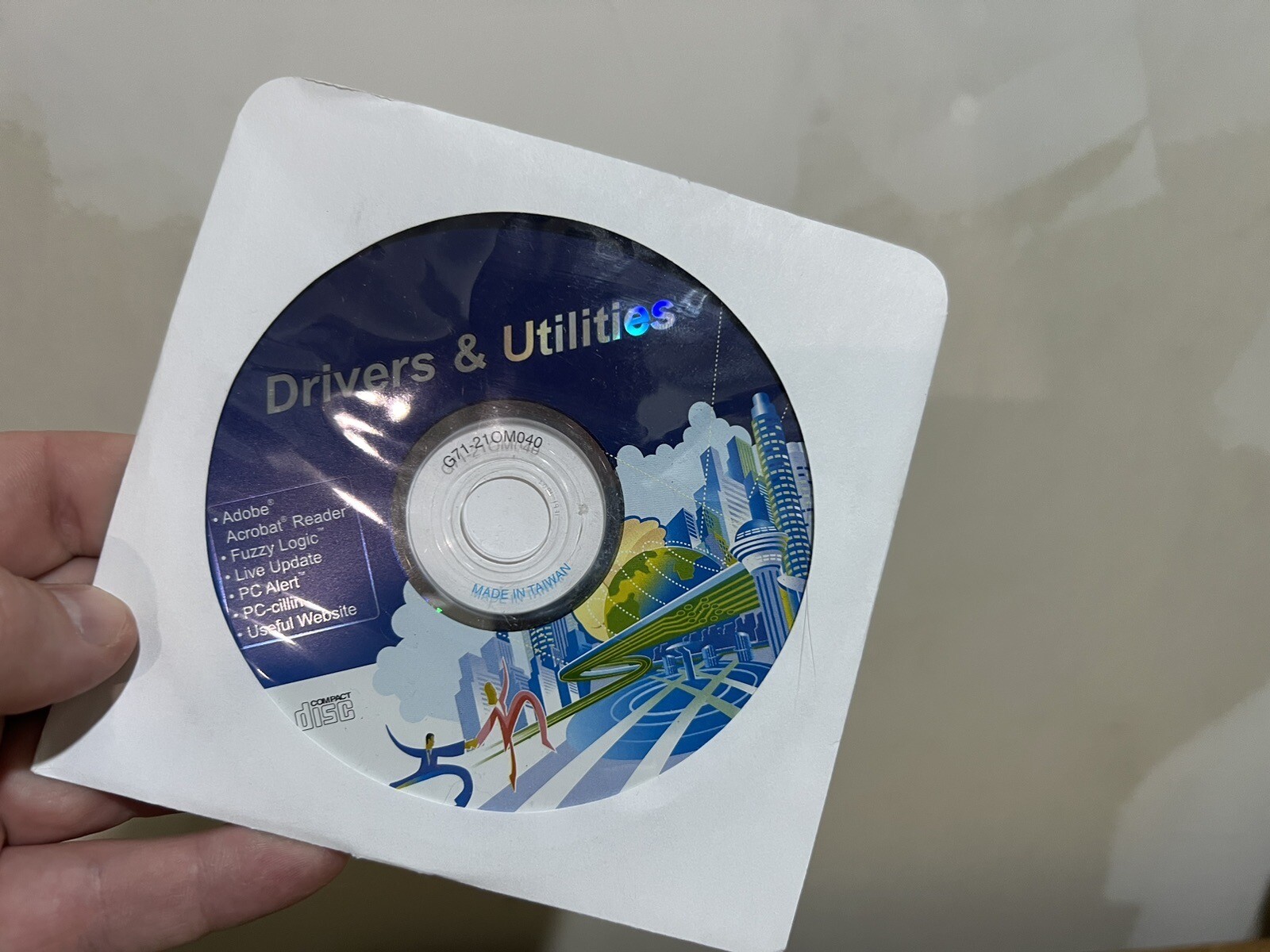 Drivers & Utilities Adobe Acrobat, Fuzzy Logic, Live Update, PC Alert, Norton CD